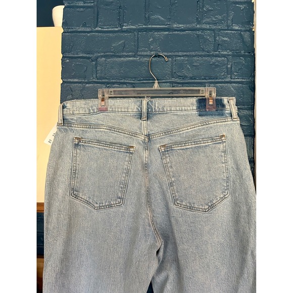 Abercrombie & Fitch NWT The 90s Relaxed Jean High Rise Light Wash Denim Pants - Picture 6 of 6